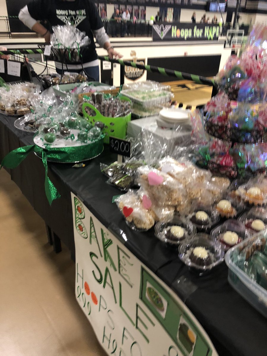 NAMIButlerCo's tweet photo. Thrilled to be here at @lehsgirlsbball’s Hoops for Hope! The raffle items look awesome, and our Assoc Director @alouagie can personally vouch for the deliciousness of the s’mores bars from the bake sale table! https://t.co/yPHBibteRp