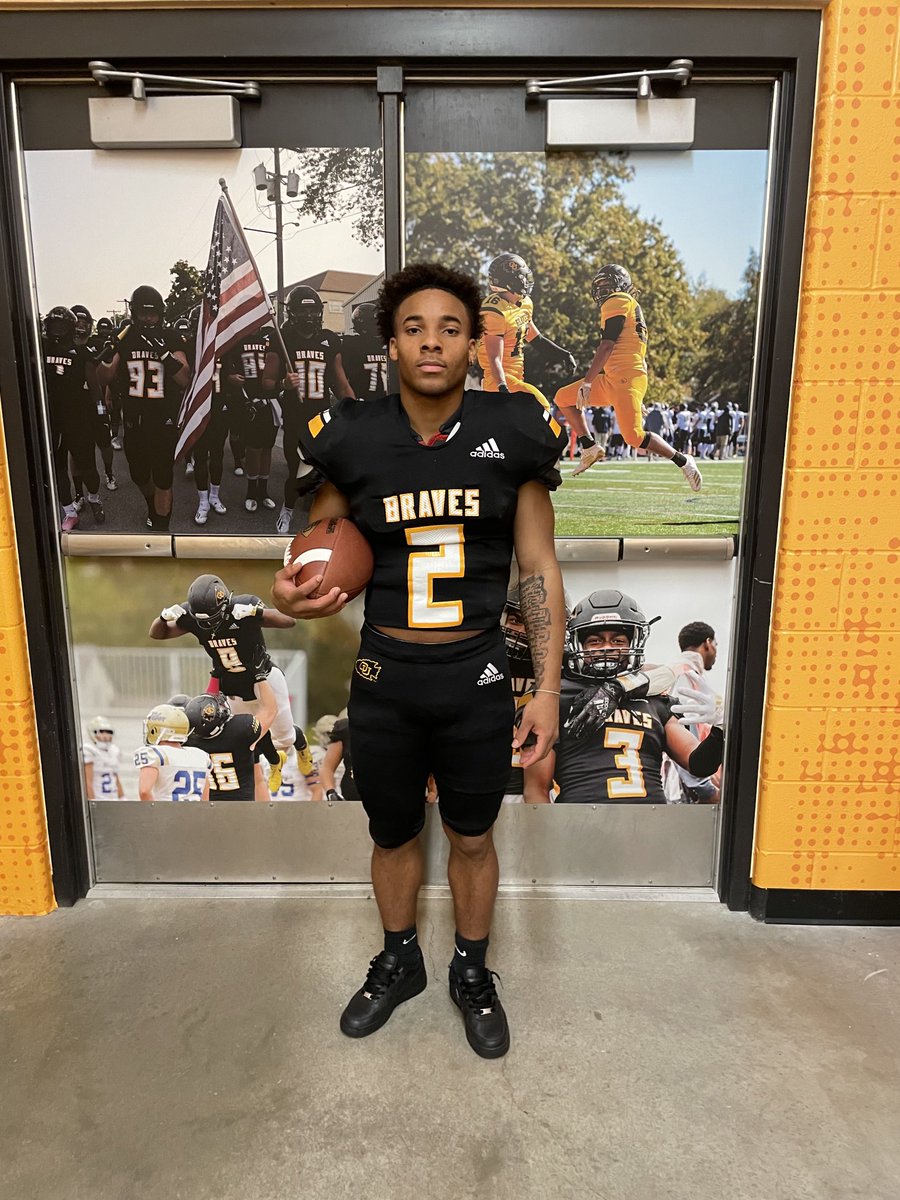 Otter on !? 🦦Just would like to thank ⁦@CoachNickDavis⁩ and ⁦⁦@CoachHennes⁩ for having me out had a great time really enjoyed the visit.💛🖤 very much appreciated! ⁦@OttawaBravesFB⁩ #braves #officialvisit #notcommitted