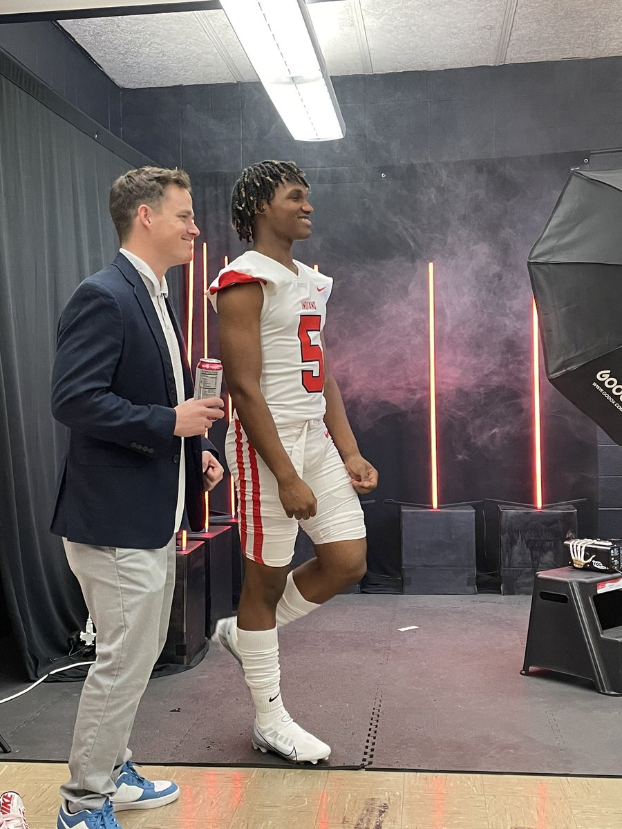 ethanminor84's tweet photo. Had a GREAT visit at ICC yesterday! Tribe looks good on me ⚪️🔴❕#AG2G @Coach_TMacon @KMO41AMN @CoachFordDC @CoachPPrice @coachkimberlin https://t.co/CJgHDqqg5S