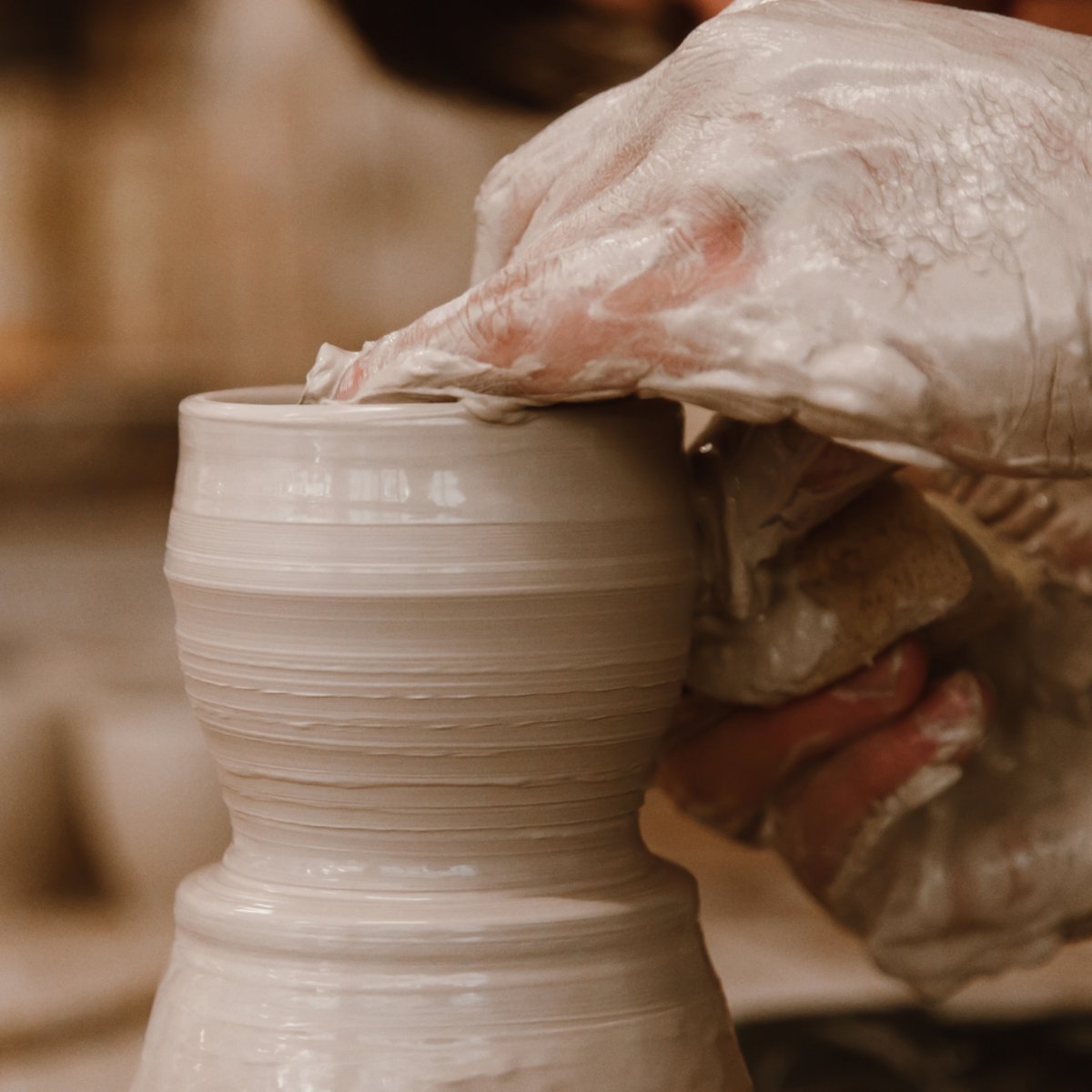 BestWesternCLT's tweet image. Learn a new skill at the #PlayinClay pottery class on Jan. 28th at #MakerSpace Charlotte! You'll be able to have a fun, hands-on lesson covering the basics of #wheelthrowing. Get your tickets now from  bit.ly/3jQadl9.