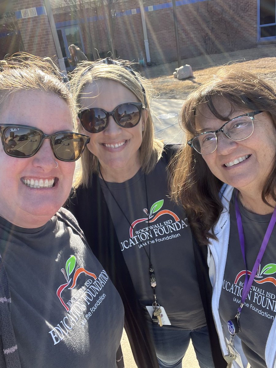 woodard_julie's tweet photo. Dismissal is more fun with friends and REF shirts!! @RockwallEdFound @rockwallisd
#pullenpride https://t.co/q5DbXTUXAb