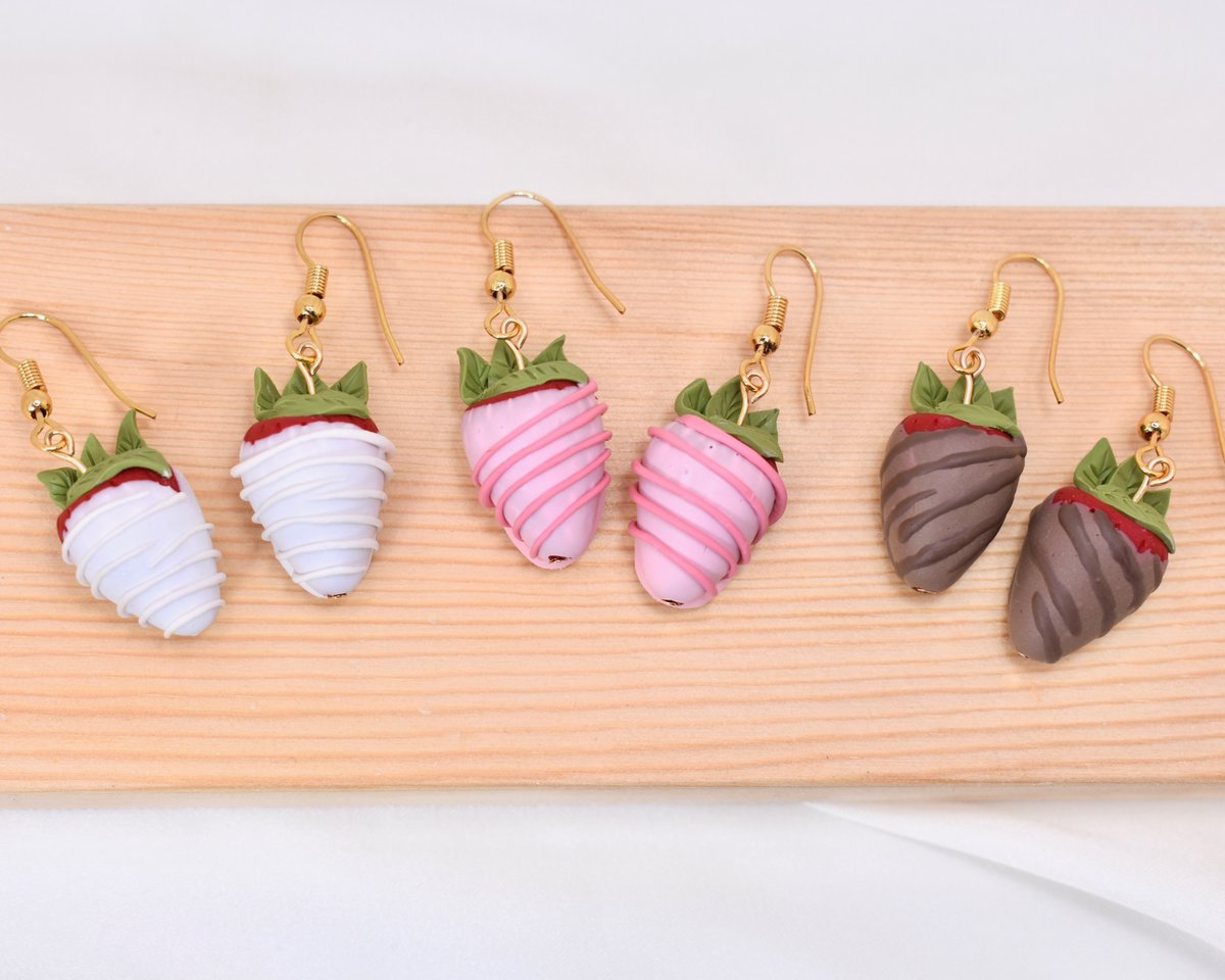 One of my proudest moments on starting the year 2023! I absolutely adore my valentine collection & it was my first time ever! It was also my first time having a listing sold out within 1 minute after launching, thanks to these babies! Aahhhh!!! >.<
#clayearrings #clayartist