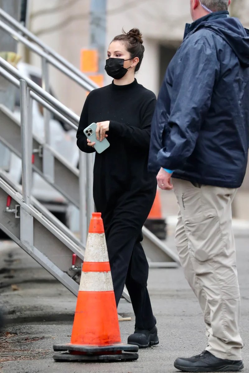 Selena filming only murders in the building season 3 in the upper