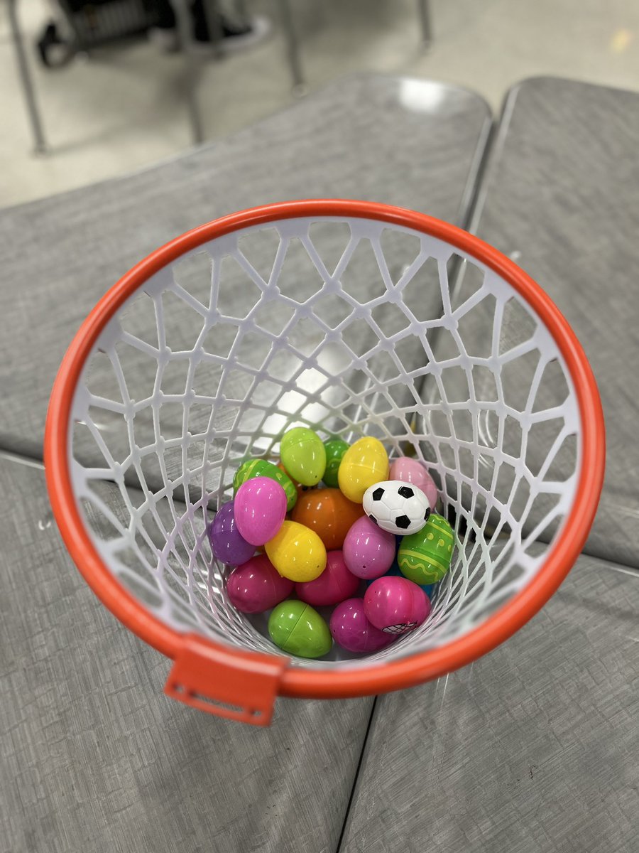 wpm777's tweet photo. Who says Easter eggs are just for hunting?! Mrs. Murphy’s 6th grade S.S, classes used them in a unique way -a tool for reviewing content on ancient India. Communication and collaboration are just a few of the graduate profile characteristics embedded within this 15 min challenge. https://t.co/Njbga7XwxX