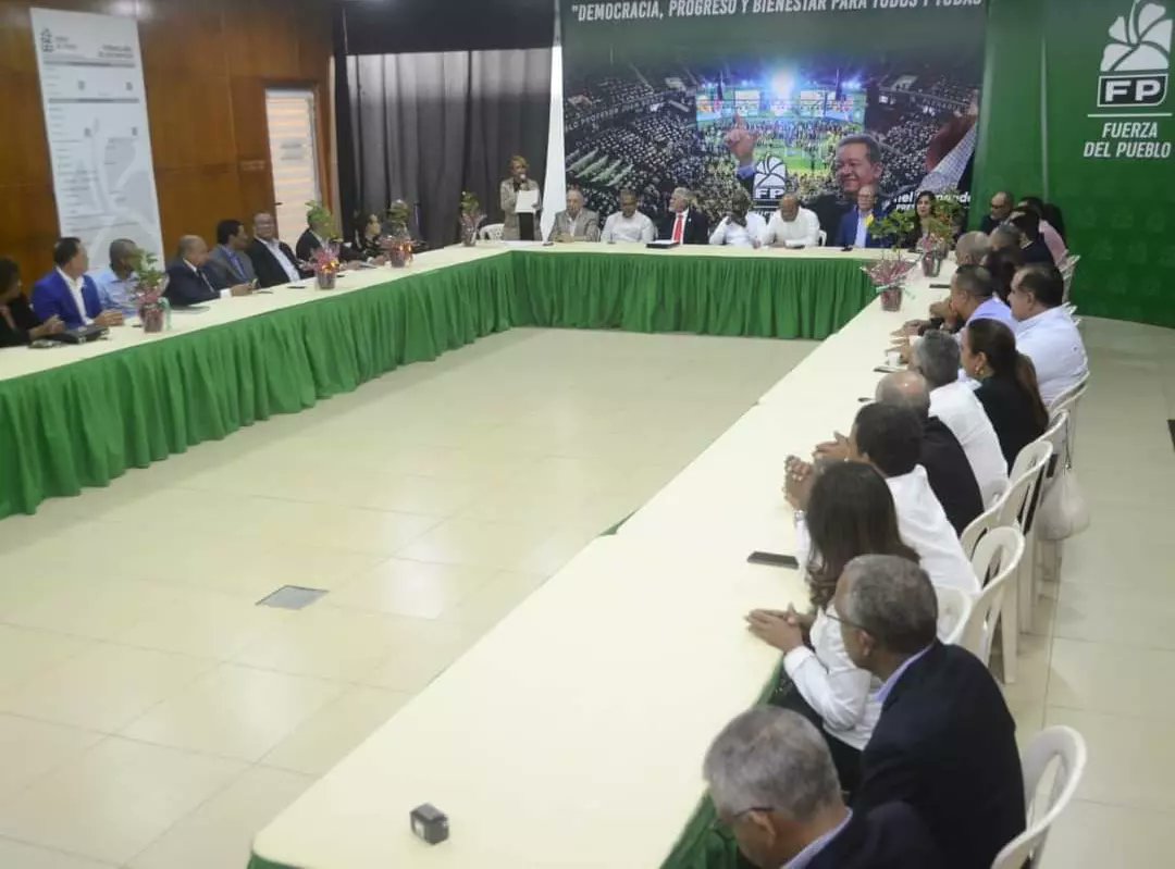 Encabezamos la juramentación de vicesecretarias/os de la Secretaría de Desarrollo Rural, enfatizamos que en nuestro país, la ruralidad juega un papel fundamental; en la 2da ola de transformación que se hará en un gob. de <a href="/FPcomunica/">@Fuerza del Pueblo (FP)</a> la ruralidad desempeñará un papel de 1er orden.