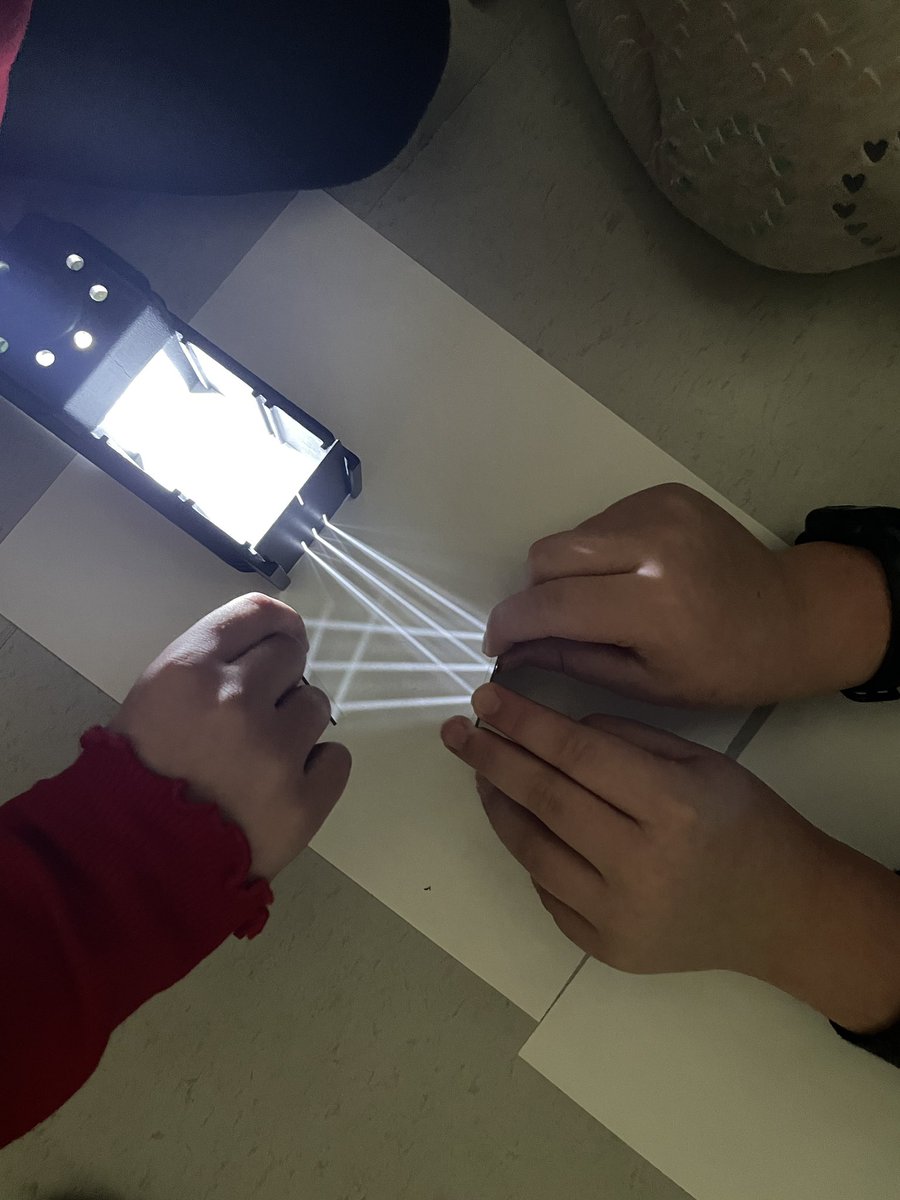 MrVeronese's tweet photo. In grade 4 today, we explored light beams and mirrors. We talked about when explorations and experiments come together, we learn lots! @KiddleCBE @yyCBEdu https://t.co/wu4GGLkobq