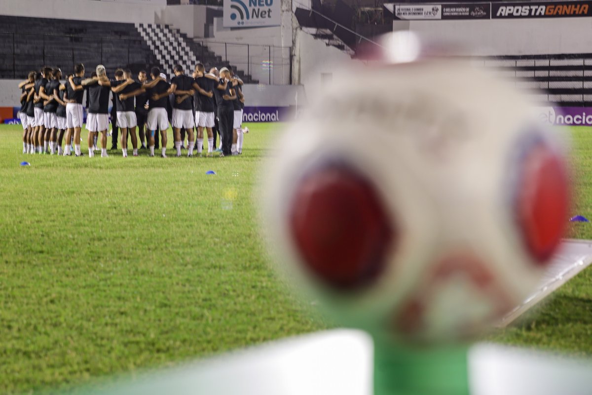 Santa Cruz finaliza aquecimento no Lacerdão. Foto: Rafael Vieira / FPF-PE #trlacerdao