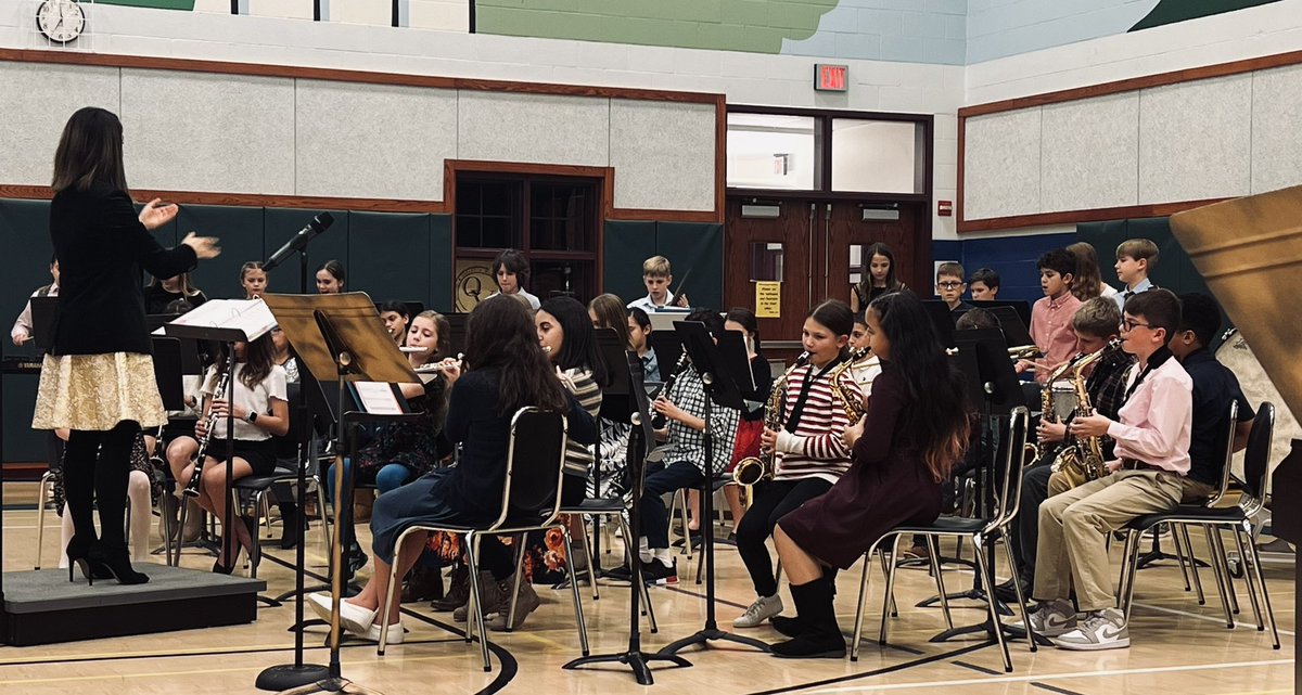 EdgeElementary's tweet photo. Lovely evening of music making @EdgeElementary 🎶🫶🎶💕
#band #orchestra #choir 
#iThinkQV https://t.co/epAuAPuSw7