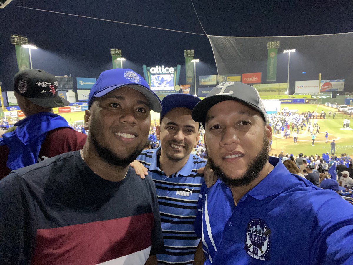 elhijodeduarte's tweet photo. CAMPEONES!!!
@oscar_omg @GregoriBalbuena https://t.co/yxcAiIg2pb