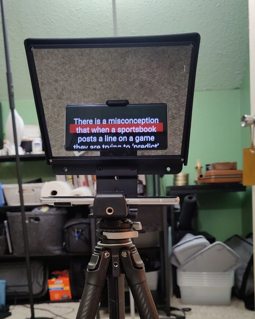 futurefallout's tweet photo. Just got a teleprompter #neewer #teleprompter #worksetup #baller  #hustleharder #alist #luxurylifestyle #nomadlife #luxurylife #callrobinleach #vip #shotononeplus https://t.co/UGbZHG6F2b https://t.co/EErtAOyO1H
