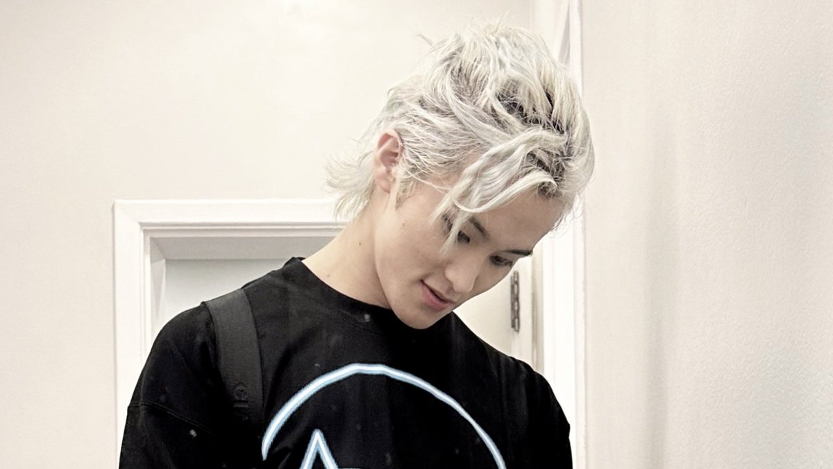 Ieemarkees's tweet photo. these photos of mark lee https://t.co/eo3HfTrlN8