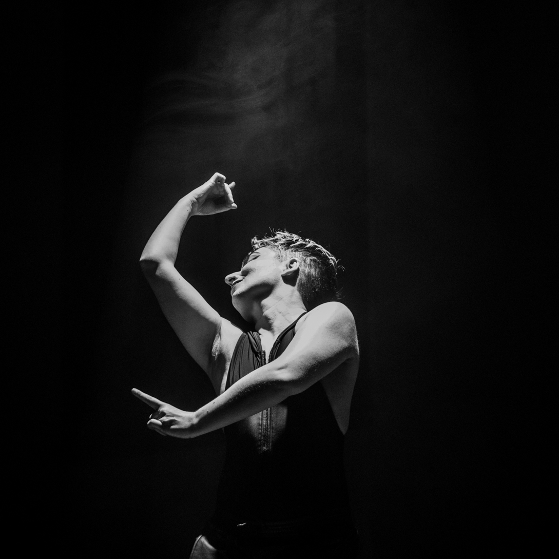 Our festival friends, <a href="/melbournefringe/">melbournefringe</a> and <a href="/ChunkyMove/">Chunky Move</a> are offering a $40k commission for an experienced Deaf or Disabled artist championing arts access, and who needs cash to keep doing so. Apply before Sunday 22 January here: melbournefringe.com.au/fringe-sector-…