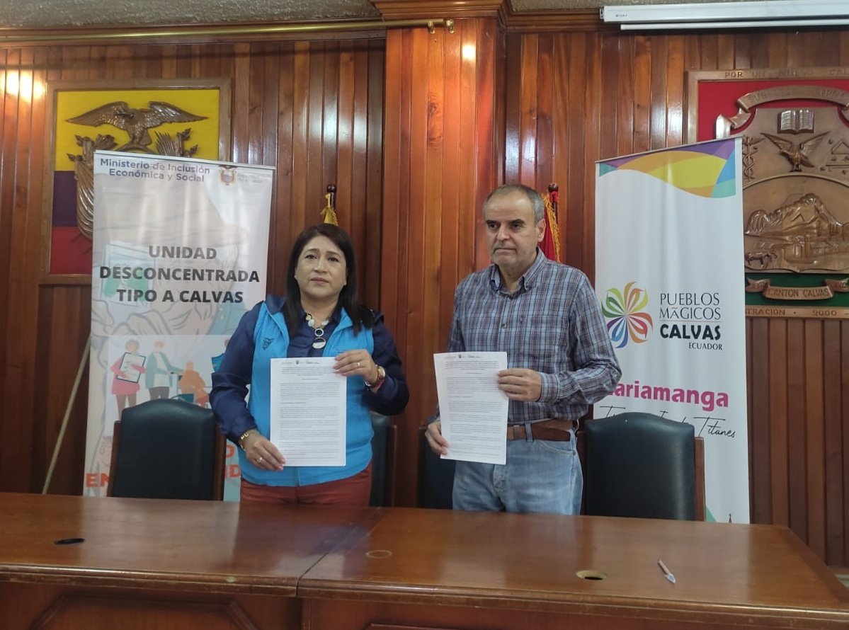 Suscribimos cinco convenios con Centro de Desarrollo Social del <a href="/gobiernocalvas/">Gobierno Autónomo de Calvas</a>  para atención durante el ciclo de vida de más de 500 personas que son parte de los grupos prioritarios del cantón #Calvas.
La inversión del #MIES supera los 230 mil dólares.