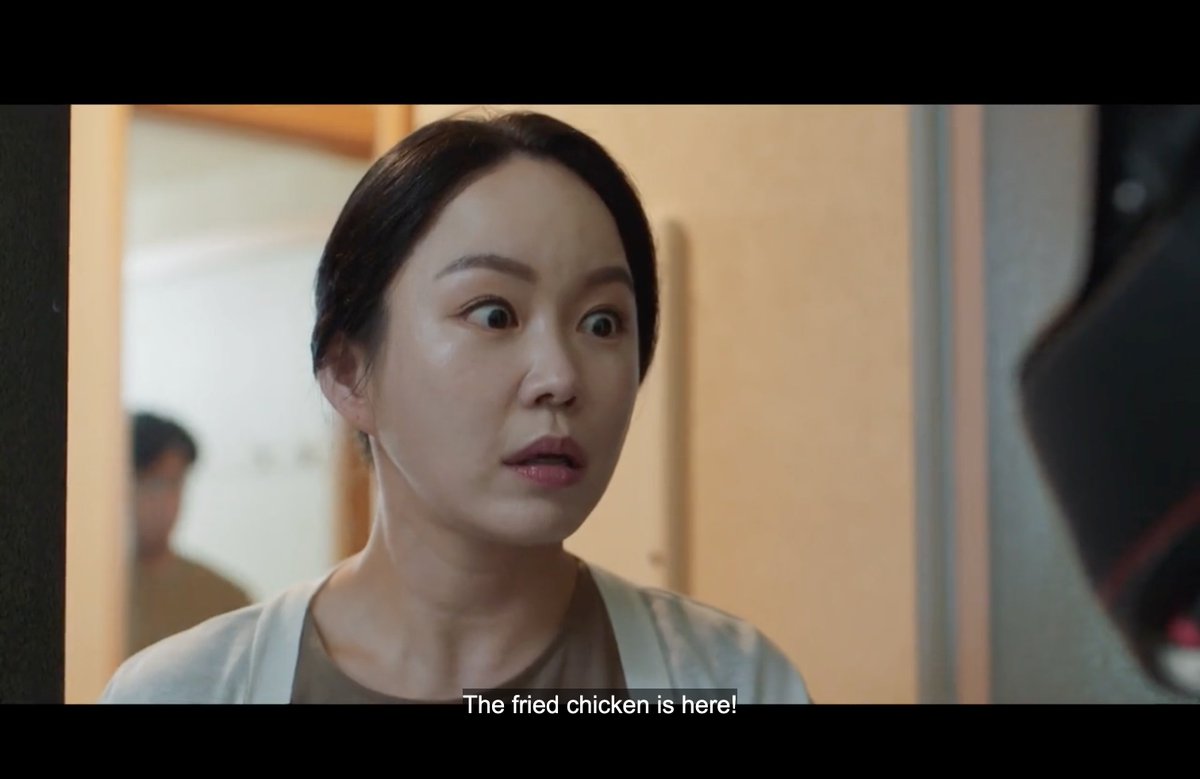 TteokShow's tweet photo. Chicken 3 times a day? Lady...

#WorkLaterDrinkNow2 #kdrama #EUNJI https://t.co/DGZlKgiLKu