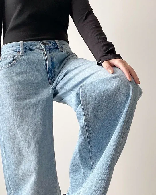 【GU】お尻が小さく見えて嬉しい〜!ゆったり可愛い「楽ちんデニム」体型カバーの天才なんだけど…!の「バギージーンズ」が優秀!はくだけでお尻を小さく見せてくれる、ローライズデザインが魅力なのゆったりワイドなデザインなので、足の形もカバーしてくれますよ〜! 