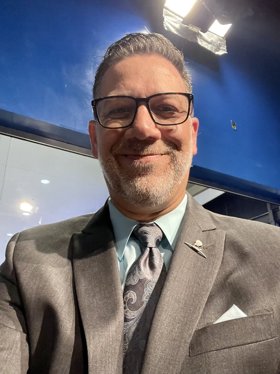 thefishnation's tweet photo. Tip Time 🏀
@memgrizz vs. @cavs
On @GrizzOnBally 📺
#GoGrizz 🐻
#BigMemphis
#FishDrip 🐟 💧 🧦
Check out @DeadSoxy 🧦 for comfort, fashion, and fit!
Eric Hasseltine tried to match the #ShoeShow 👟 https://t.co/RRyB3AhtLe