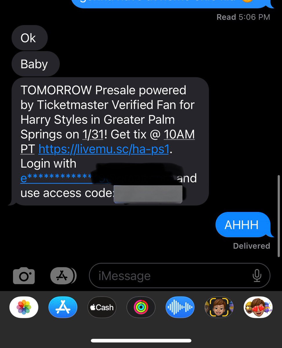 minecrafttwhore's tweet photo. made my bf sign up for the presale yayyy I hope i get a ticket 🥴 https://t.co/tQJrTUVe9K