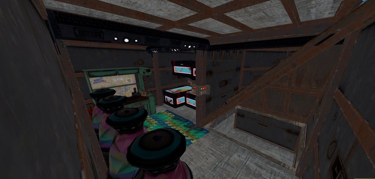 Llevo un rato añadiendo cosas nuevas y haciendo cambios, chetandola más y reduciendo mantenimiento diario, 28K de metal al día, 200 Hq, solo al bunker 40 misiles entres por donde entres +2 plantas de loot que también hay que gastar +20 misiles por planta, pequeña pero segura ✌️