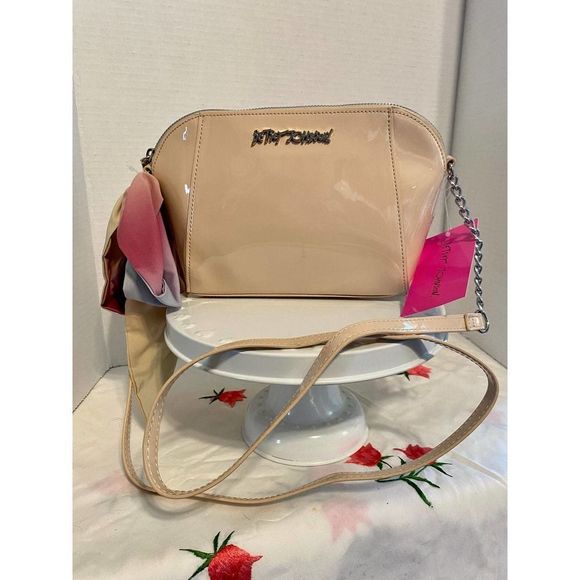 UniquebyDesigns's tweet image. So good I had to share! Check out all the items I'm loving on @Poshmarkapp from @Doseofcuriasity #poshmark #fashion #style #shopmycloset #incinternationalconcepts #betseyjohnson #vans: posh.mk/2sMLTarFHwb