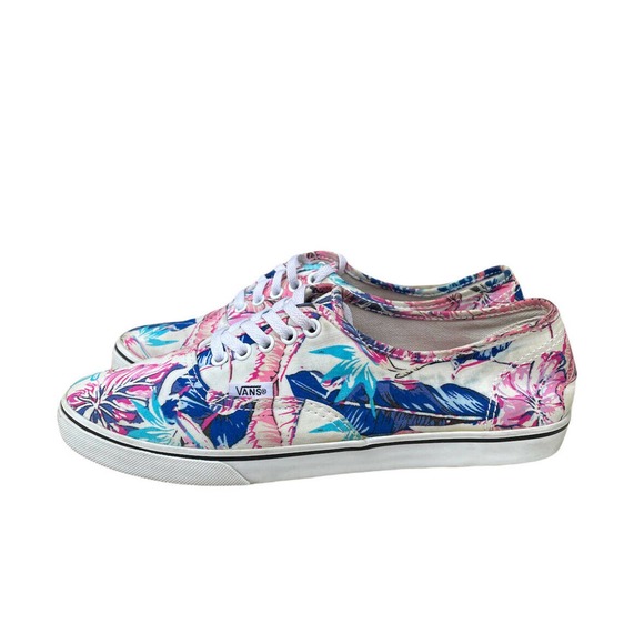 UniquebyDesigns's tweet image. So good I had to share! Check out all the items I'm loving on @Poshmarkapp from @Doseofcuriasity #poshmark #fashion #style #shopmycloset #incinternationalconcepts #betseyjohnson #vans: posh.mk/2sMLTarFHwb