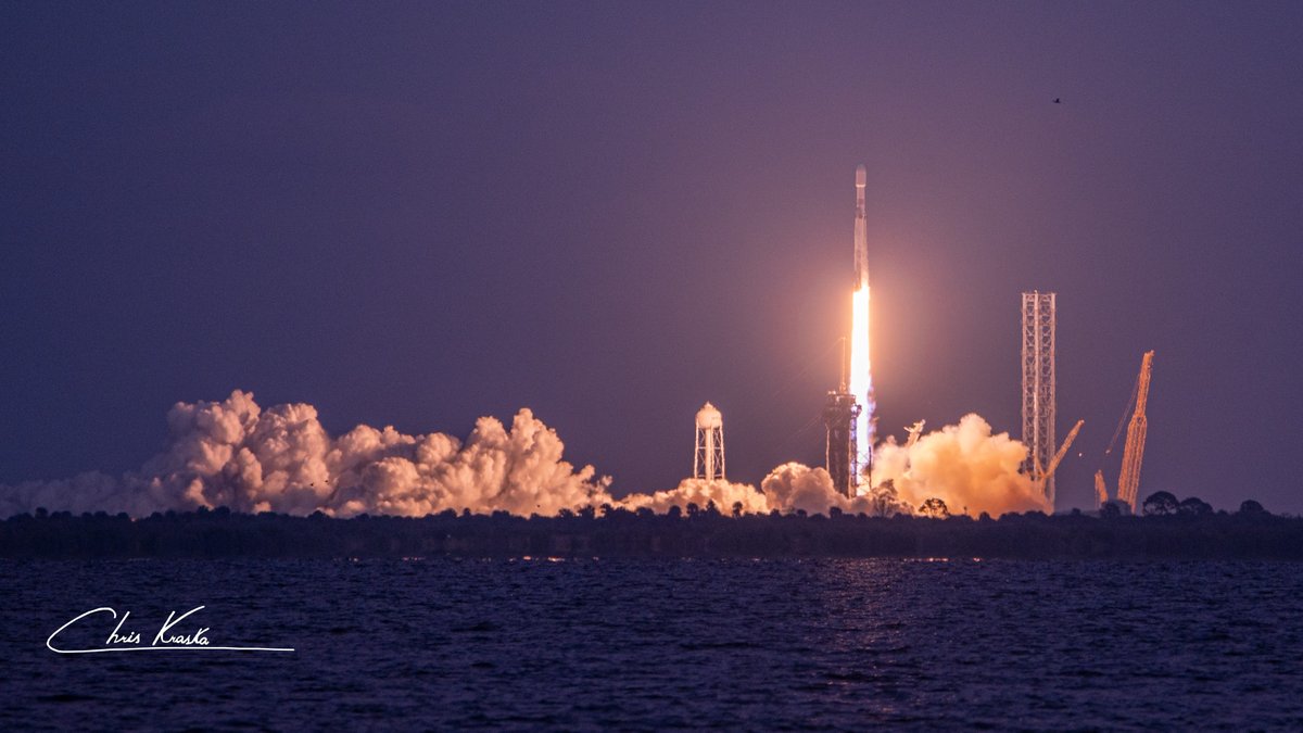 ExplorersClub's tweet image. Photos from @SpaceX&apos;s #FalconHeavyLaunch.

TEC Member Christopher Kraska captured shots of lift off, climb, separation, and descent of the boosters.
 
#SpaceFlight #FalconHeavy #FalconHeavy2023