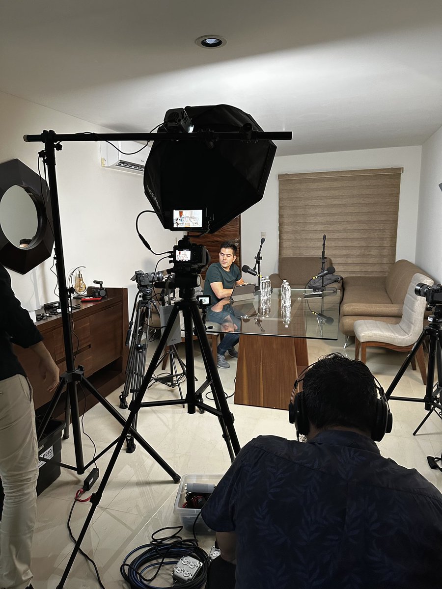 ildeavilezb's tweet photo. En estos días sacaré el primer episodio de @ganarpodcast 🔥
Un hobby que decidí hacerlo proyecto para seguir aprendiendo y conocer personas que admiro 🚀
Este podcast será producido por los de Imaginero Estudio https://t.co/2PggtlZUvf