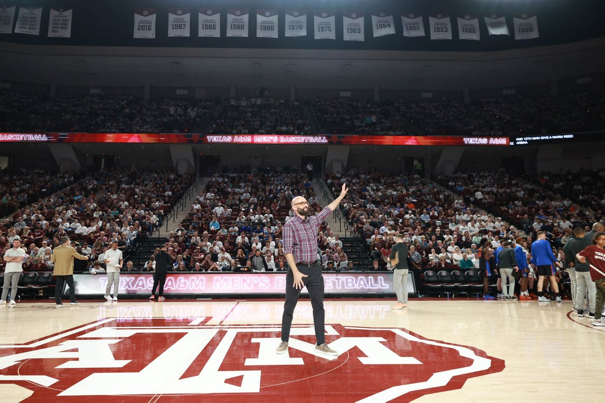 One time for your new Fightin' Texas Aggie Volleyball coach! 👍👏

<a href="/J_Morrison000/">Jamie Morrison</a> x #GigEm