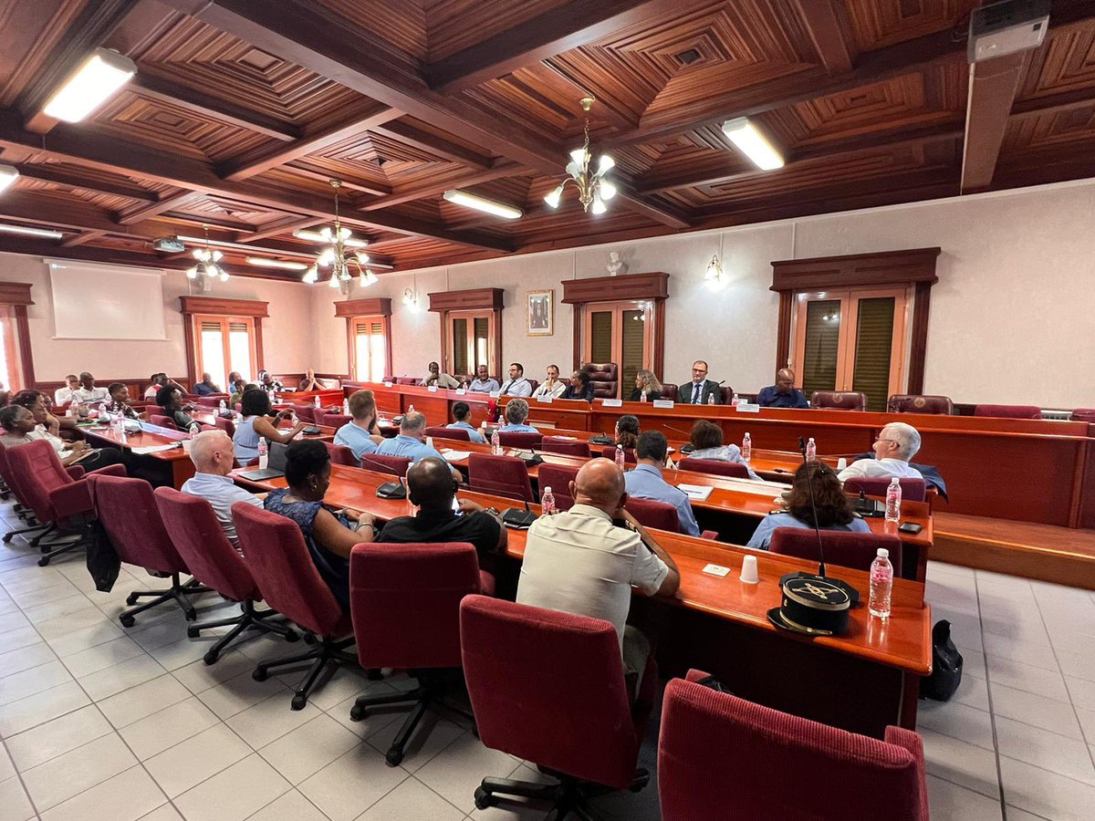 CLSPD <a href="/baiemahault/">Ville de Baie-Mahault</a> ce jour, en présence de Mme la maire, M. le préfet, Mme la rectrice et les acteurs de la prévention de la délinquance. Convention <a href="/Procureur_pap/">Parquet de Pointe-à-Pitre</a> - <a href="/baiemahault/">Ville de Baie-Mahault</a> sur les travaux non rémunérés (TNR) en alternative aux poursuites, au profit de la commune