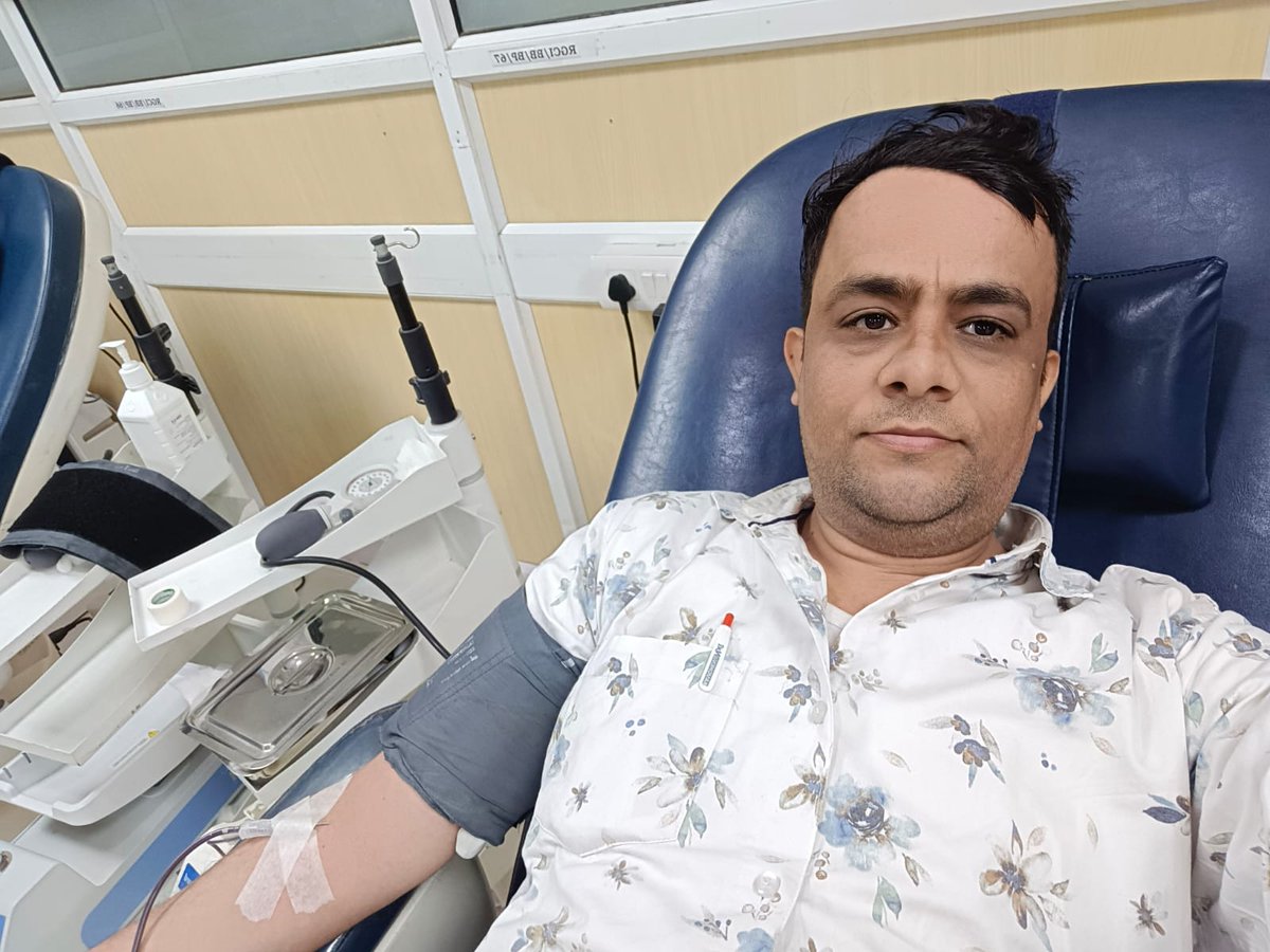 #BloodDonation is an act of kindness that brings happiness to others'faces & gives them a hope for a better future. Sumit Insan from Rohini (Delhi), a volunteer of #DeraSachaSauda donated 1 unit blood to a needy at Rajiv Gandhi cancer hospital under the guidance of #SaintDrMSG.