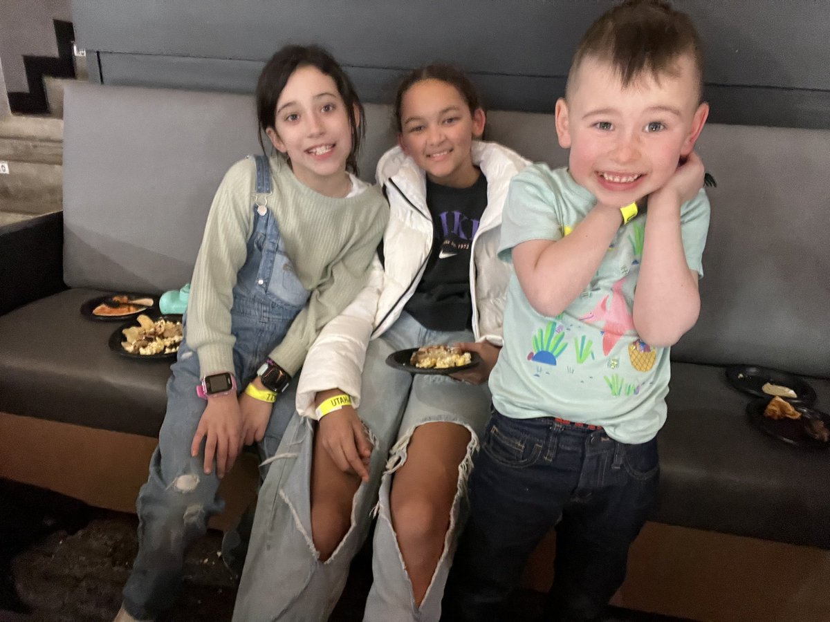 Kiddos having fun at the <a href="/utahjazz/">Utah Jazz</a> game against the <a href="/LAClippers/">LA Clippers</a> #takenote