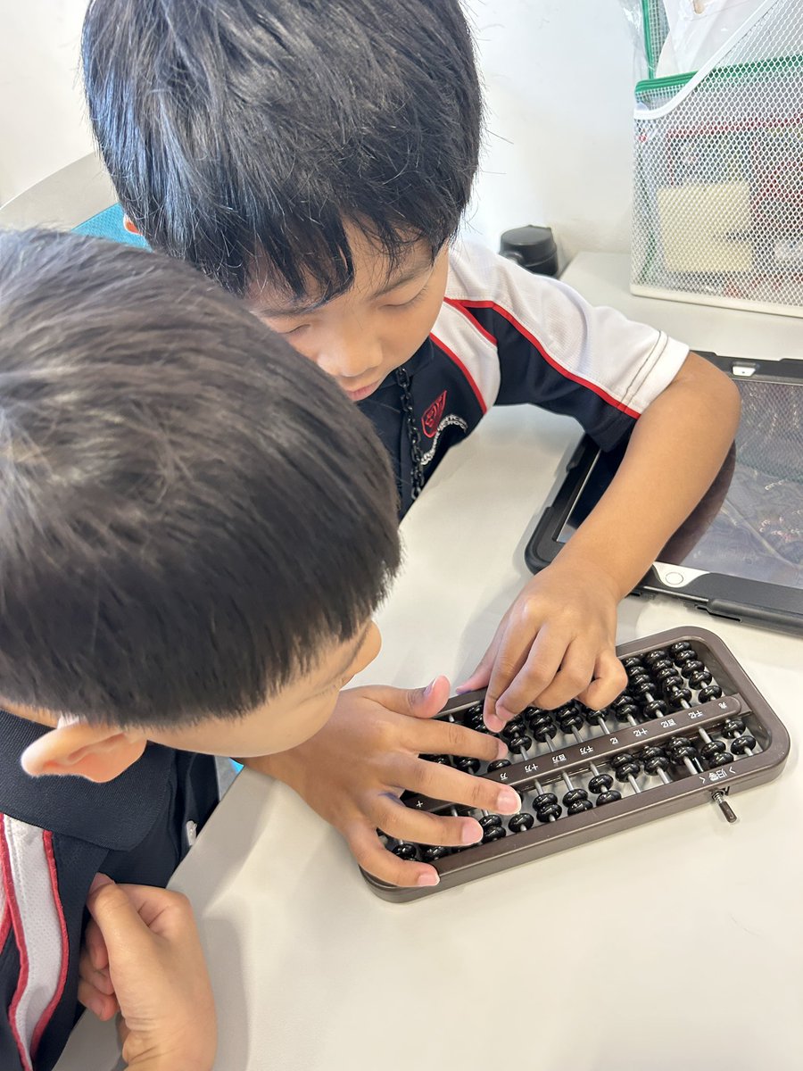 thurlowleanne's tweet photo. Exploring the suan pan (Chinese abacus 🧮) with some G2 learners today to decompose numbers and think about place value as we head into the new year celebrations 🧨🧧🐇. Some great thinking! Do you know the different beads and their worth? #saisrocks #pypmath https://t.co/8G3xIjlKdi