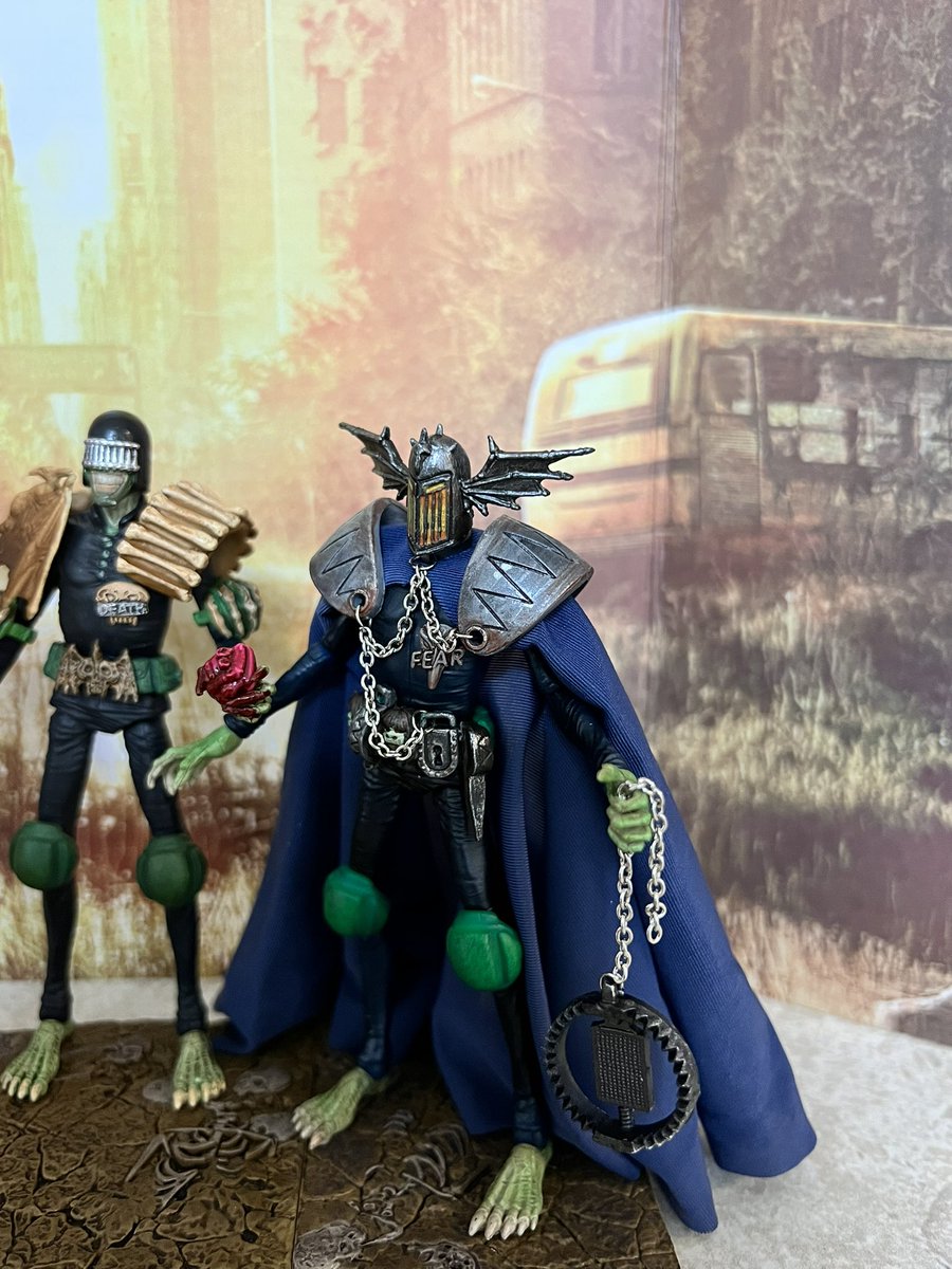 PFarts3's tweet photo. These @HiyaToys #JudgeDredd figures are so much fun! I love em! #2000AD #DarkJudges #JudgeDeath #JudgeFear #JudgeFire #JudgeMortis https://t.co/FwC4XWSPXu