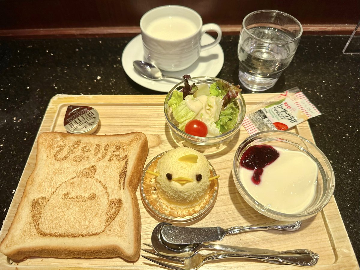 priscillawls's tweet photo. Good Morning ☀️ 超可愛的小雞布丁蛋糕 🇯🇵🐥☕️
#よもだそば #beyondmissingjapan #lalalovestravel #CaféGentianeJRNagoyaStation #Breakfast
#japanesefood #travel #名古屋 #なごやし #Nagoya #japan #小雞布丁蛋糕 #カフェジャンシアーヌ
#coffeeshop #朝食
#food #ちょうしょく https://t.co/aarPrYE0c6