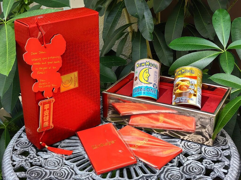 tech4tea's tweet image. It's abalone and Buddha-Jump-Over-the-Wall time of the year again. Thanks Linksys Singapore for the #ChineseNewYear goodies!

#tech4tea #t4tLinksys #t4tCNY instagr.am/p/CnlCQ0zyCYD/