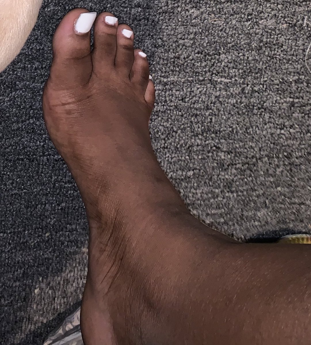Blkbunny06's tweet photo. #feetfinder #sellingfeetpics #chocolatetoes https://t.co/24zDHcM7pK