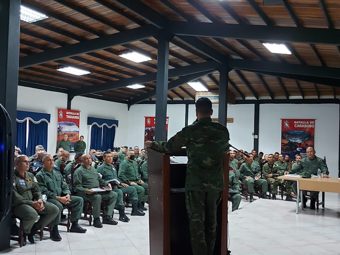 dhernandezlarez's tweet image. Muy complacido con la interacción junto a los miembros de la #FANB acantonados en el estado Lara, operacionalizando las líneas de trabajo generales a ser impulsadas en fusión por la FANB, junto al Poder Popular, para consolidar el renacimiento de la Patria.