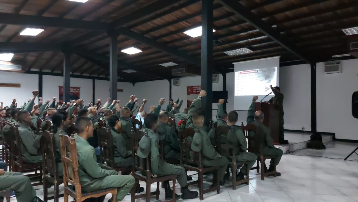 Muy complacido con la interacción junto a los miembros de la #FANB acantonados en el estado Lara, operacionalizando las líneas de trabajo generales a ser impulsadas en fusión por la FANB, junto al Poder Popular, para consolidar el renacimiento de la Patria.