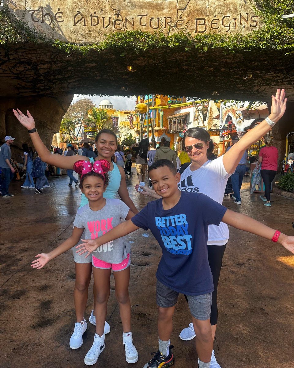 TaraFlowers22's tweet photo. 2 parks one day! First up Islands of Adventure, kiddos got on every rollercoaster ๐ข #lettheadventurebegin #FLtrip #smilessayitall https://t.co/2ix6T0Igdk