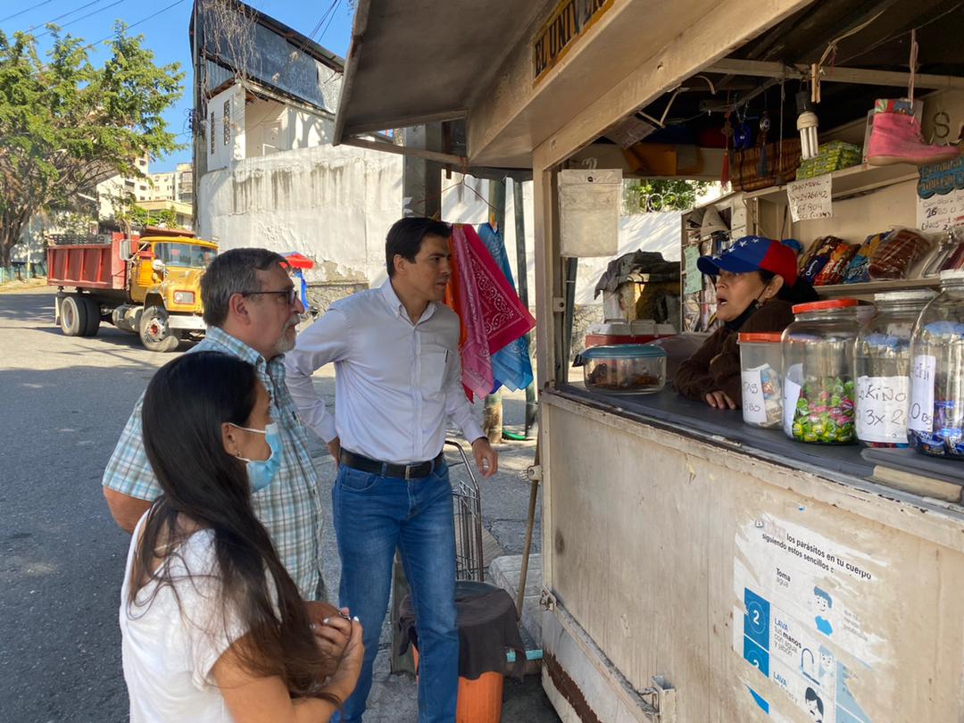 #18Ene seguimos en la calle, organizando a la gente y preparándonos para la victoria. #Primarias2023 y #Presidenciales2024 ese es el camino.
@pjelrecreo
@Pr1meroJusticia 
@ActivismoPJ
@JoseAGuerra
@jesusvasquezch
@avecchiniz