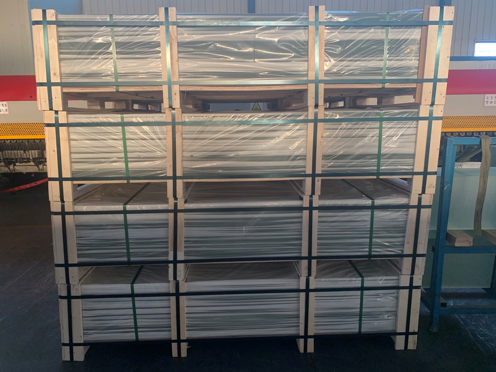 richenglass's tweet photo. We will use different package as customers requirement.
#buildingglass #normalclearglass #extraclearglass #lowironglass #patternglass #temperedglass #laminatedglass #textureglass #safetyglass #chinaglasssupplier #chinaglassfactory #floatglass #greenhouse #solarpanels #coatinglass https://t.co/hVBwKJtYqr