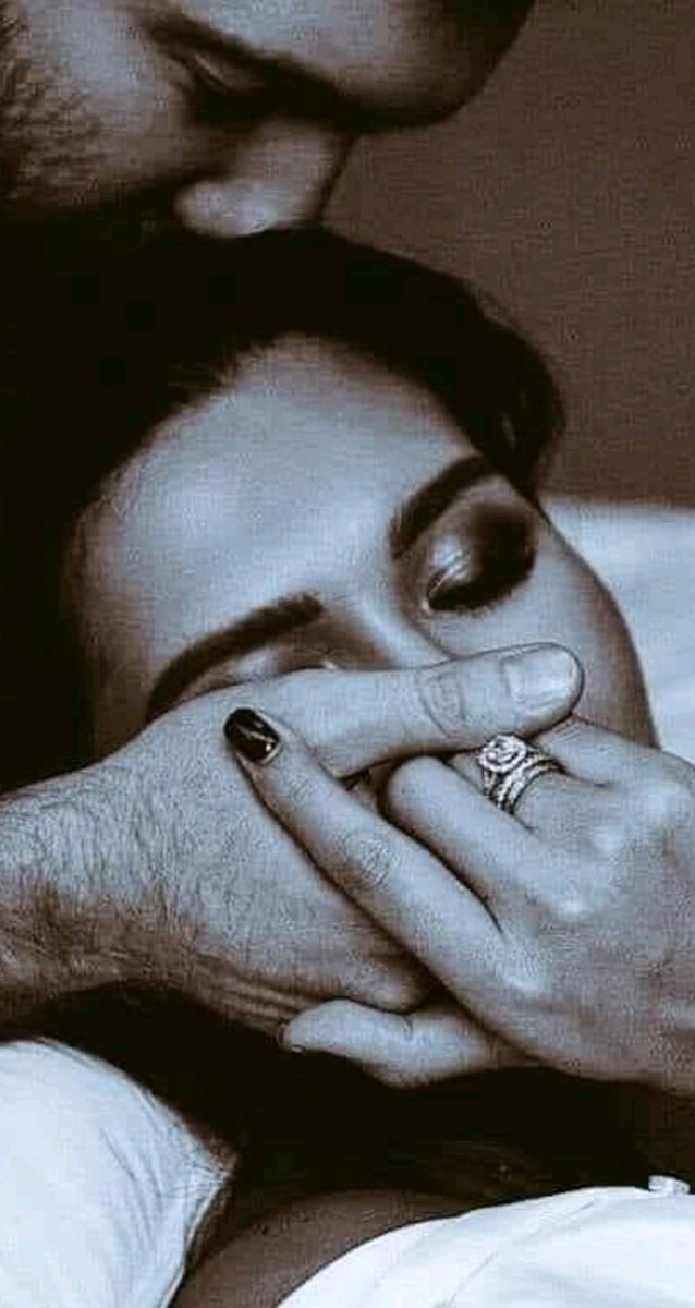 मात्र मेरो सिरानी लाइ थाहा छ! 
तिम्रो सम्झनामा कति रात यत्तिकै बिहानी भएको! !