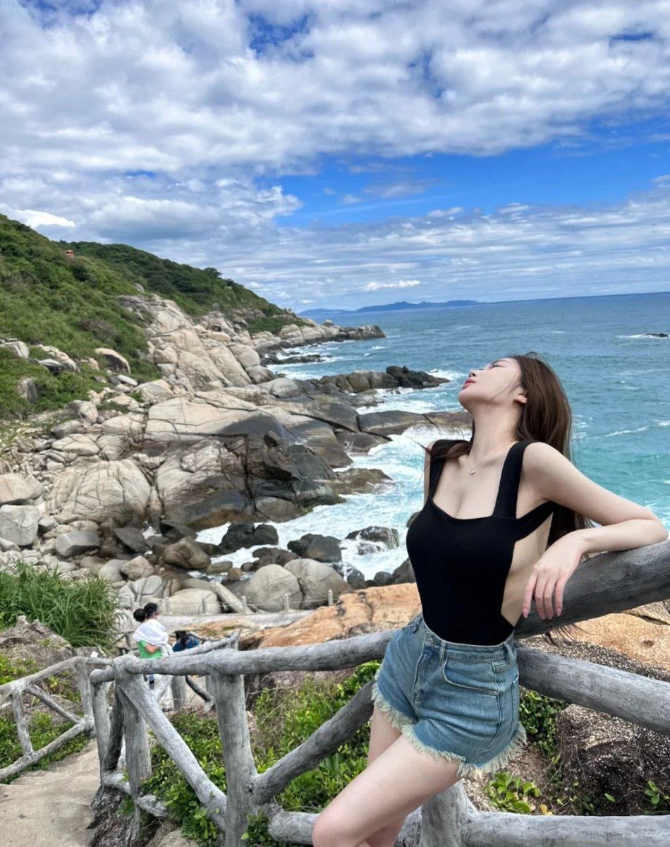 hanth22's tweet image. Interesting life, half of it is mountains, rivers, lakes and seas❤️