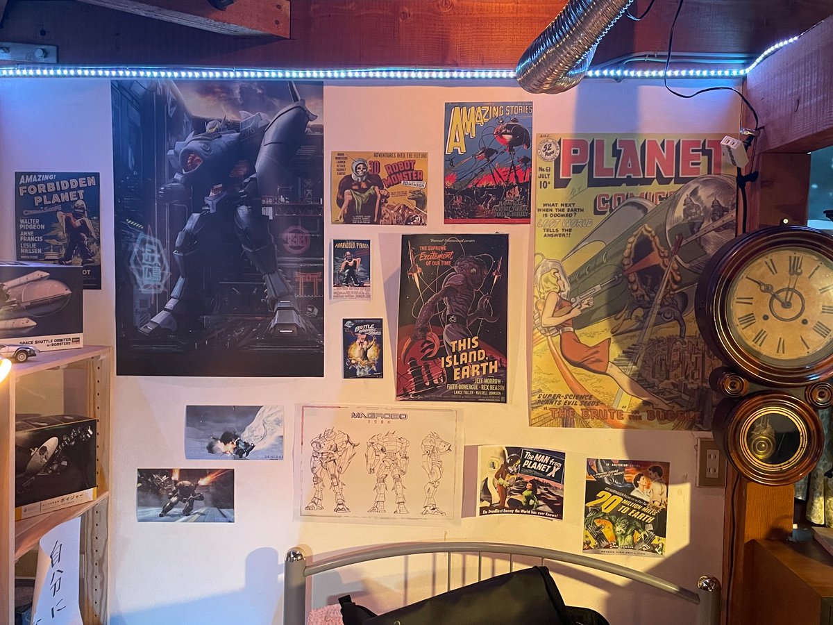 future_rcc's tweet photo. 【ドラマの裏側👀】

第1話で登場するマコトの部屋は
スタッフのこだわりが
たくさん詰めこまれていました！！

まさに『マコトの部屋』でした😳

第1話はこちらから💡
https://t.co/gfYVKZaqkI
#フューチャーフューチャー https://t.co/y92xgBDGVI