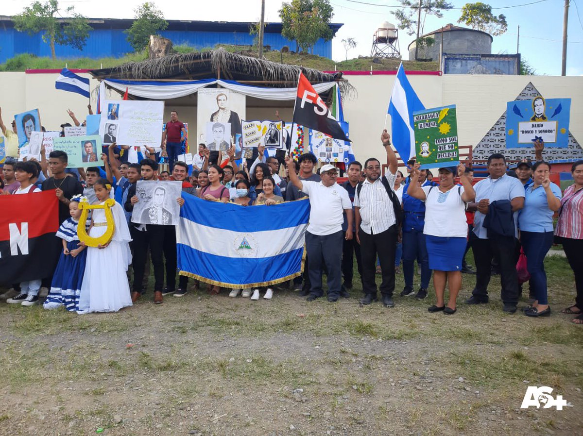 #Nicaragua | Aquí nos ilumina un sol que no declina, militantes de #Siuna, participaron en  una alegre caminata celebrando el 156 aniversario del natalicio Rubén Darío. ✊🏻🚶🏻‍♂️🚶🏻‍♀️📜✍🏻

Nuestro poeta nicaragüense de nuestra patria, libre y bendita.🇳🇮

#DarioSolQueNoDeclina