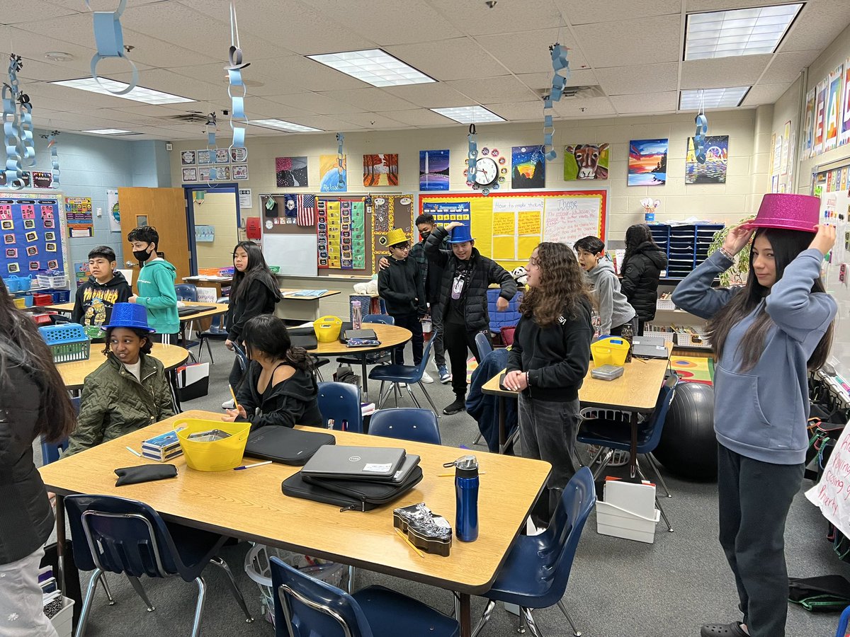 We had so much fun this week analyzing poetry with <a href="/TeachThinkn/">Valerie Carter</a>’s DeBono hats! Thanks for sharing with us! #CRESCulture #RonnieRam #sixthgrade #SharingOurStory <a href="/fcpsaap/">FCPS AAP</a>