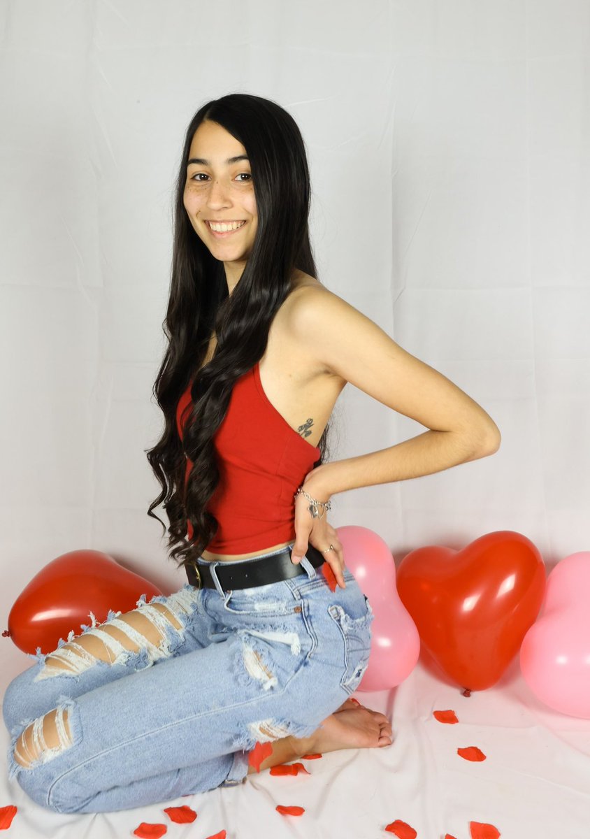 sabrinanicolep1's tweet photo. i can buy myself flowers 🌹❤️ 

check out these awesome pics taken by @oliviao_21 ! i’m OBSESSED!😍 book your Valentines shoots with her today.🤗 https://t.co/OoP3iTMcuH