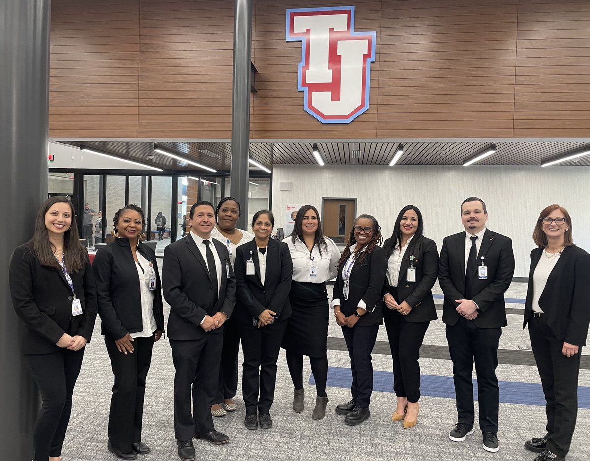 JuanCordobaDISD's tweet photo. Great collaboration on effective feedback with our Region III leaders ⁦@HighschoolTj⁩. Growing and supporting leaders to positively impact our communities!!! ⁦@LEAD_DallasISD⁩ ⁦@dallasschools⁩ https://t.co/5PES6Vepuu