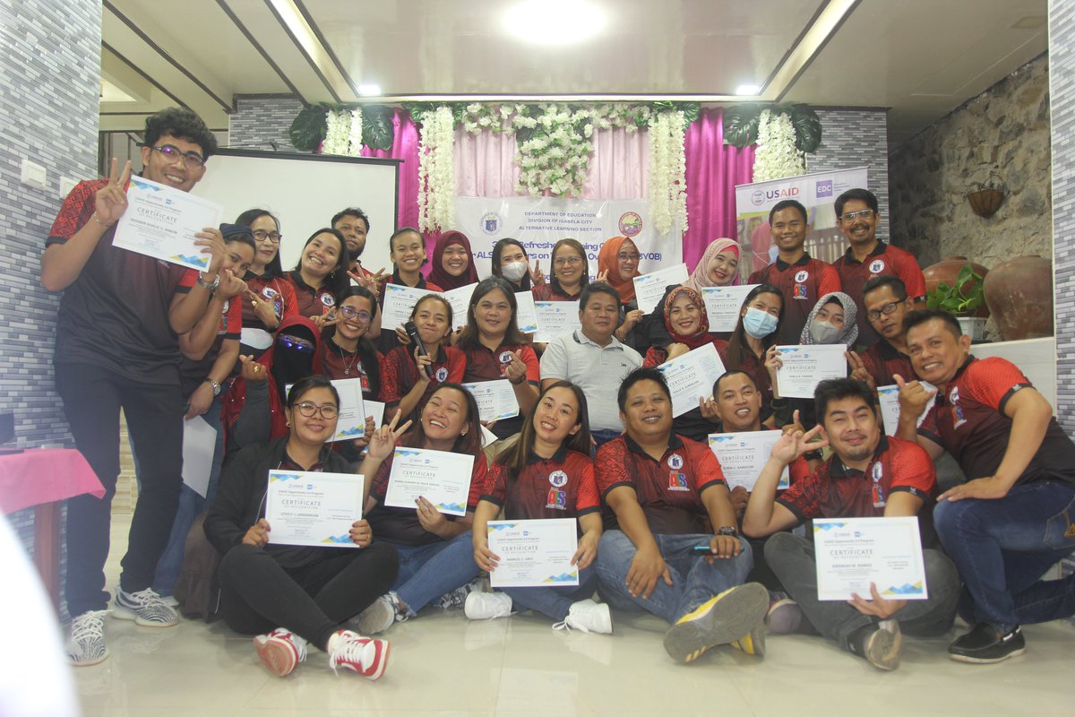 opportunity2_0's tweet photo. π» 34 @DepEd_Phl #AlternativeLearningSystem teachers just finished a refresher on the content and delivery of #WorkBasedLearning and #BeYourOwnBoss, which are new enhancements to the ALS curriculum. https://t.co/5SicPrkuwo