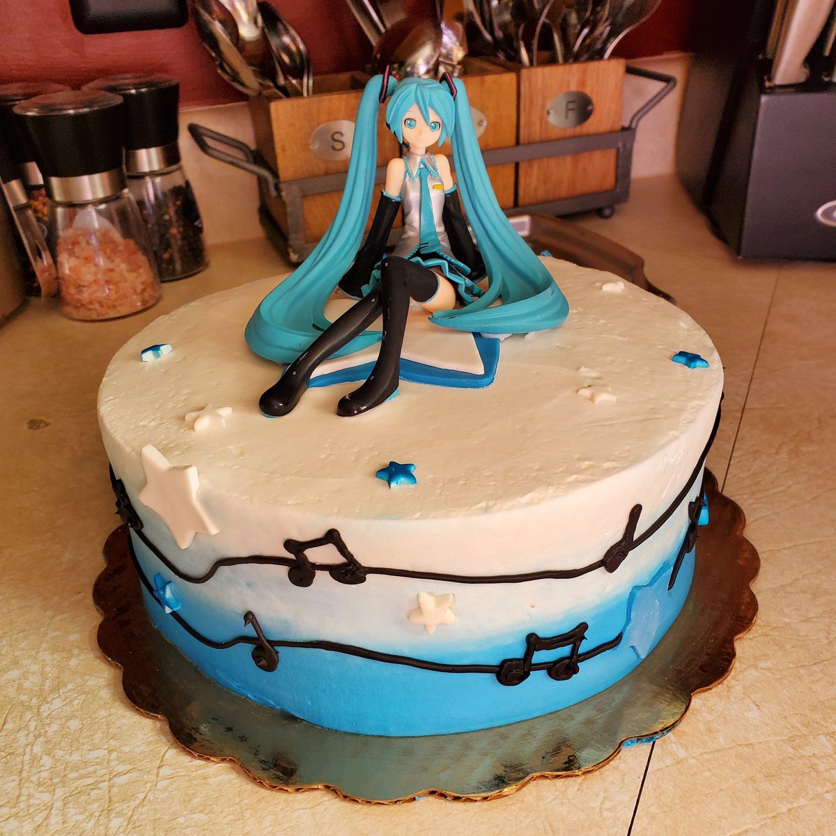 dailyjesser's tweet photo. @huyandere Me making a birthday cake for liz https://t.co/4g28vgfLXQ