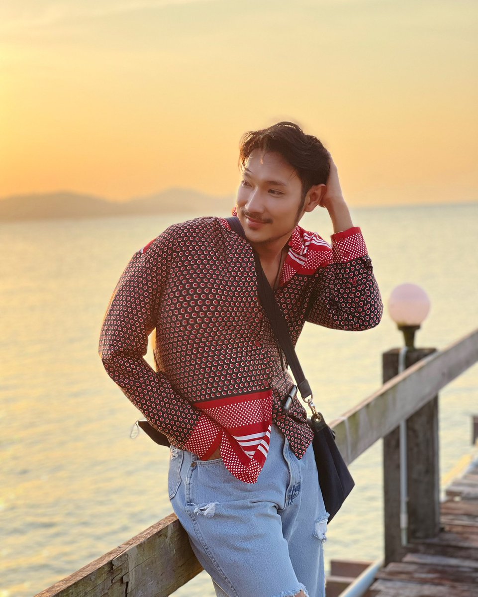 PPhromkot's tweet photo. 🧡🧡 w// me 🧡🧡 #sunset https://t.co/cmxfWP4LYr